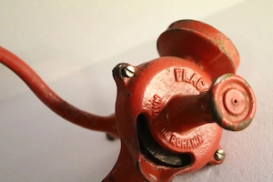 Rasnita manuala din perioada comunista - imagine 2