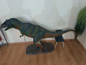 Dinozaurul T-Rex fara carti