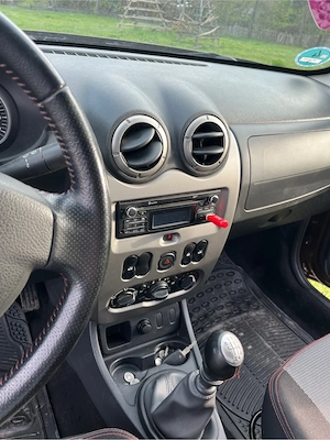 Dacia Duster 1.5 Diesel 4x2 - imagine 8