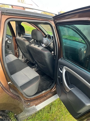 Dacia Duster 1.5 Diesel 4x2 - imagine 6