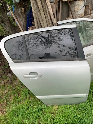 usi si haion de Opel astra H - imagine 2