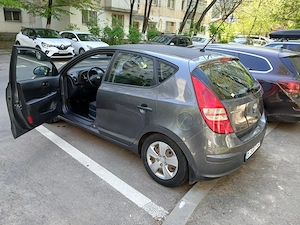 Vând Hyundai 130, an decembrie 2009, benzina + gaz, în stare buna de funcționare, RCA și ITP valabil - imagine 3