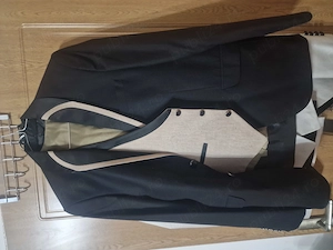 Sacouri barbati cu vesta si lavaliera si cu papion