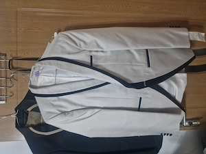 Vand doua costume barbat complte si cu lavaliera