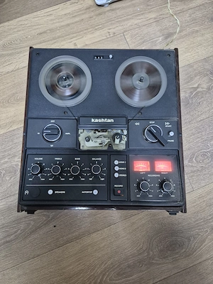 Vand magnetofon Kashtan cu boxe Tento