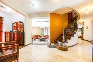 Casa deosebita cu teren de sport in zona semi centrala in Lugoj - imagine 8