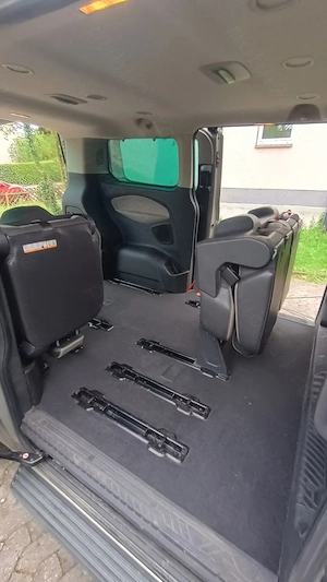 Vând microbuz de familie cu 8 locuri , scaune din piele  - imagine 5