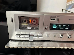 Vând deck Akai CS-M02, în stare bună de funcționare.