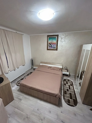 Închiriez apartament 2 camere decomandat și curte proprie, Piața Găriii  - imagine 3