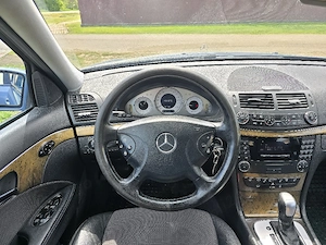Mercedes Benz E220 