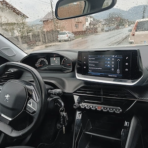 Peugeot model 2008,an 2020,1.2 benzina,cutie manuala - imagine 5