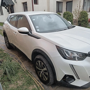 Peugeot model 2008,an 2020,1.2 benzina,cutie manuala - imagine 4