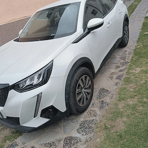 Peugeot model 2008,an 2020,1.2 benzina,cutie manuala - imagine 3