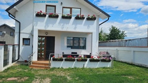 Casa Strejnicu: 150m², 3 dormitoare, 2 băi, 2 garaje
