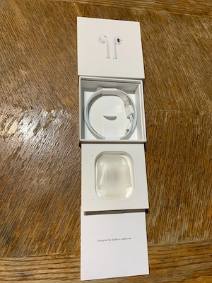 Cutie Originala Apple Airpods + Cablu Original Lightning