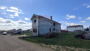 Vilă la roșu, tencuită, 5 camere, 240 mp util, Sânmartin, teren 726 mp - imagine 17