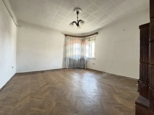 Casă deasupra Vilei Flora, curte dreaptă - imagine 7