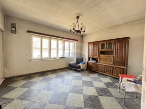 Casă deasupra Vilei Flora, curte dreaptă - imagine 6