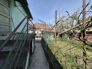 Casă deasupra Vilei Flora, curte dreaptă - imagine 4