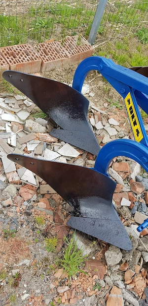 plug cu 2 brezde pentru tractor 45 cp