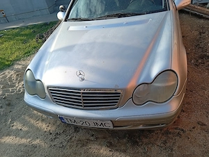 Vând întreaga sau dezmembrez Mercedes c clasa 2000 benzina plus gaz - imagine 2