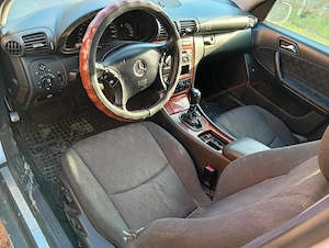 Vând întreaga sau dezmembrez Mercedes c clasa 2000 benzina plus gaz