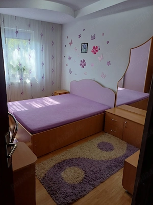 Mobilier dormitor-pat cu saltea, sifonier, birou, comoda.