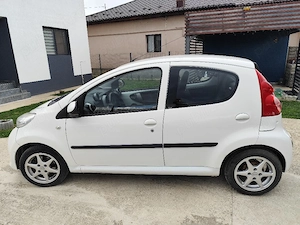 Peugeot 107    5 Uși | Navigație | AC | 175.000 km - imagine 4