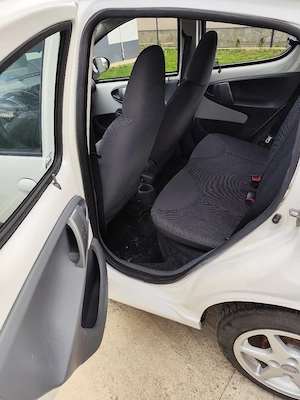 Peugeot 107    5 Uși | Navigație | AC | 175.000 km - imagine 9