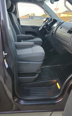 Volkswagen T5 t6 Caravelle Model Lung 8+1 locuri  - imagine 8