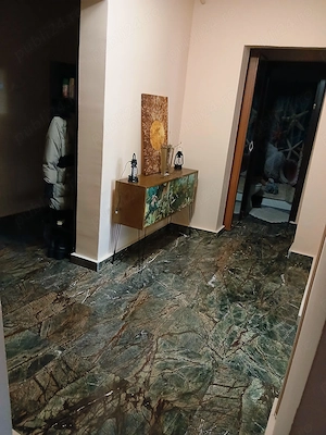 Vand apartament ultracentral, in Găesti, cu 4 camere decomandate, ( bucatarie, 2 bai si 2 balcoane). - imagine 5