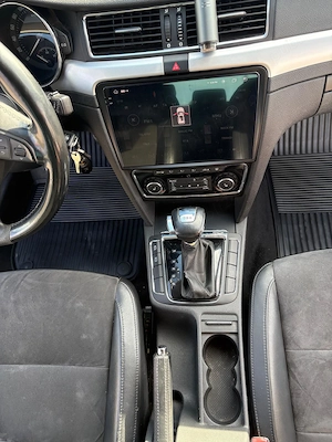 Vand Skoda Superb an 2011 2,0TDI 170cp - imagine 7