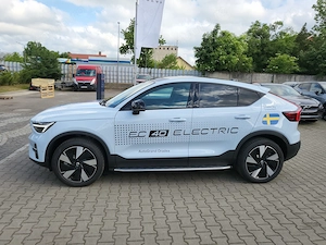 Volvo EC40 Plus Single Motor Extended Range - imagine 5