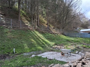 Casa din lemn si teren intravilan, 1024mp, Izvorul Muntelui, Neamt