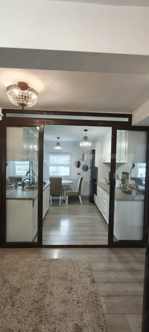 Apartament spațios cu 4 camere, complet mobilat și renovat modern, zonă C.R.Vivu - imagine 3