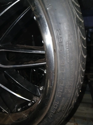 Vând jante cu cauciucuri 295/30/R22 - imagine 2