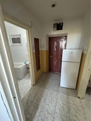 CIREȘICA-garsonieră decomandată,bloc de apartamente - imagine 3