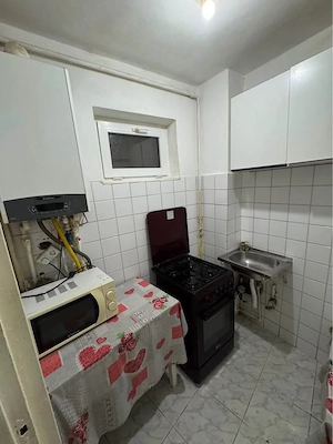 CIREȘICA-garsonieră decomandată,bloc de apartamente - imagine 5