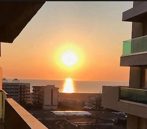 De închiriat apartament 2 camere statiunea Mamaia sezon  vara zona Vega, Butoaie, vedere la mare si  - imagine 2
