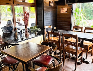 Racing Cafe angajeaza ospatar barman