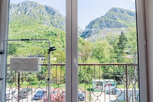 Apartament 3 camere spațios, cu vedere spectaculoasă   75 mp + boxă 18 mp   Băile Herculane - imagine 9