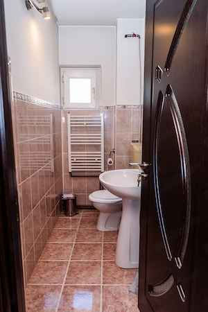 Apartament 3 camere spațios, cu vedere spectaculoasă   75 mp + boxă 18 mp   Băile Herculane - imagine 13