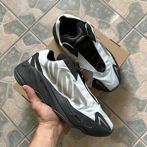 Pantofi Sport Adidas Yeezy 700 MNVN Blue Tint