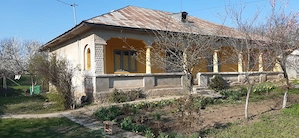 Casa la tara cu teren   curte mare - imagine 2