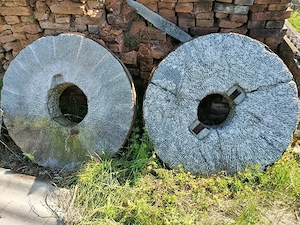 Pietre de Moară Vechi 