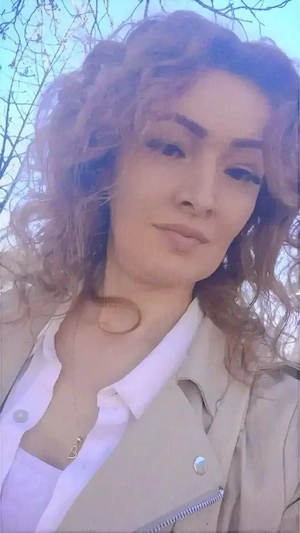 Casiera   lucrator comercial. 