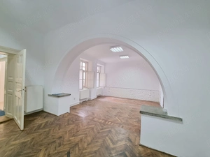 De închiriat birou cu 3 încăperi în centrul orașului - imagine 3