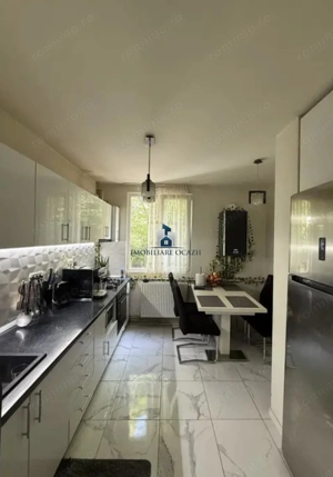 Vanzare Apartament 3 Camere Semidecomandat Berceni-Izvorul Crisului