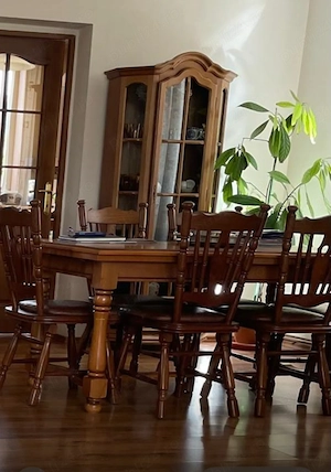 Vând urgent corpuri MOBILĂ SUFRAGERIE lemn masiv,