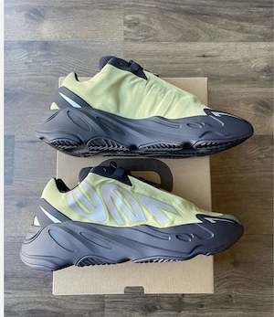 Pantofi Sport Adidas Yeezy 700 Boost MNVN Resin- 100% originali - imagine 2